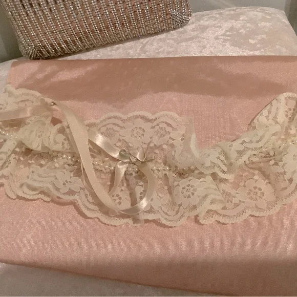 Beautiful vintage New without tags lingerie holder